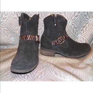 New Womens UGG Milnor Black Short Snake Print Boot